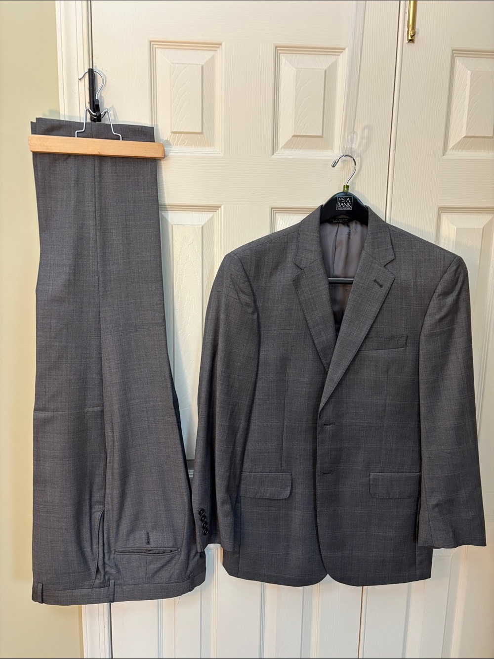 Jos. A. Bank Men's Charcoal Gray Two-Piece Suit - Notch Lapel Blazer & Trousers